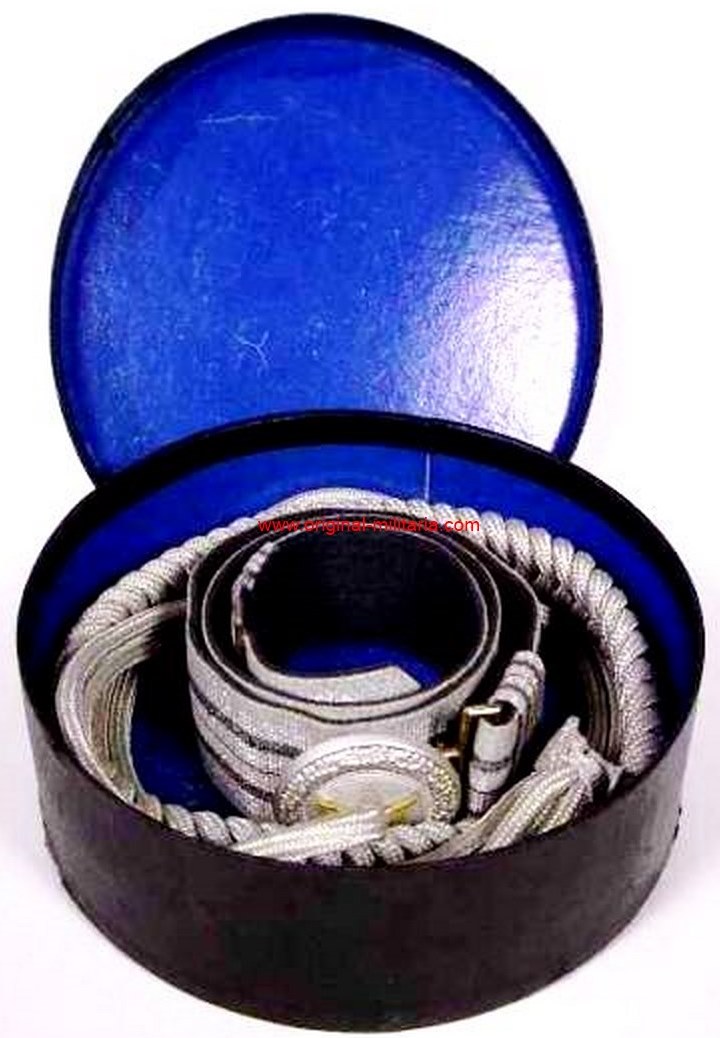 LW/ Caja con Set de Cordón y Cinturón con Hebilla con Águila 1er modelo
